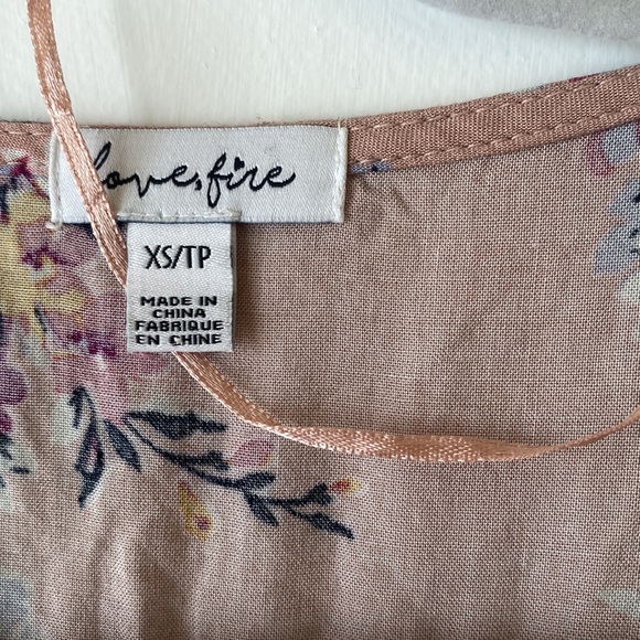 Blouse - Picture 2 of 3